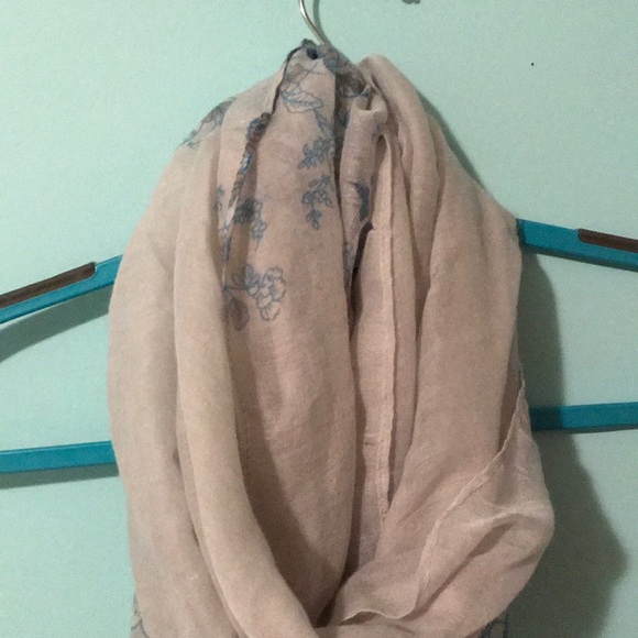 Butterfly Infinity Scarf 🦋 - Picture 3 of 3